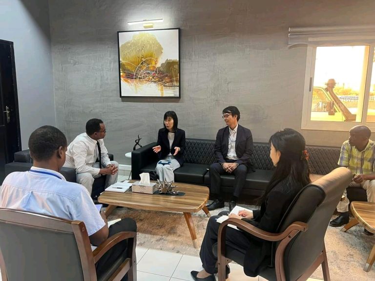 Visite de courtoisie de la nouvelle représentante de la JICA, Mme Inoue Kotohi.